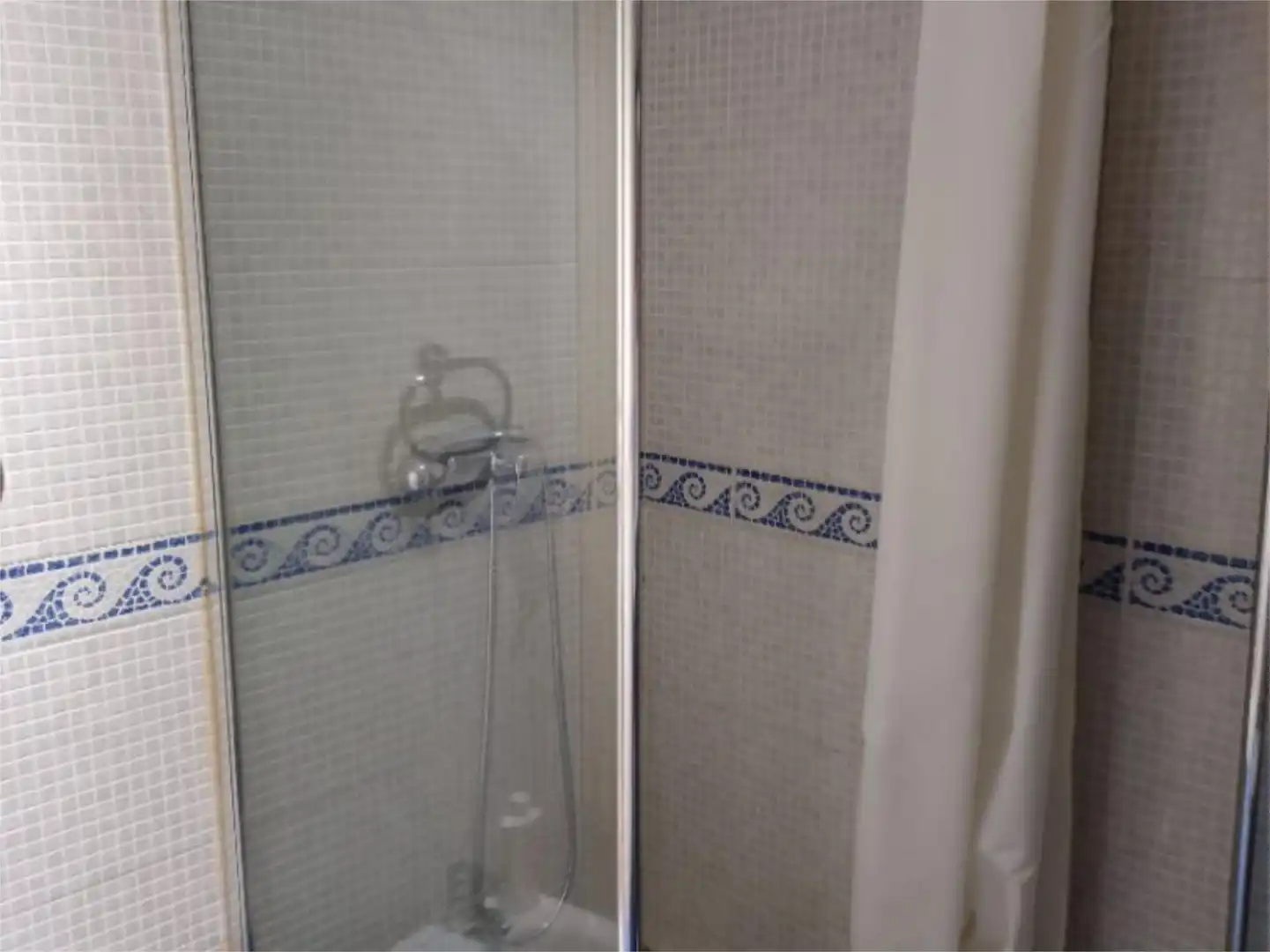 Baño de Dúplex en venta en Algeciras con Aire acondicionado y Terraza
