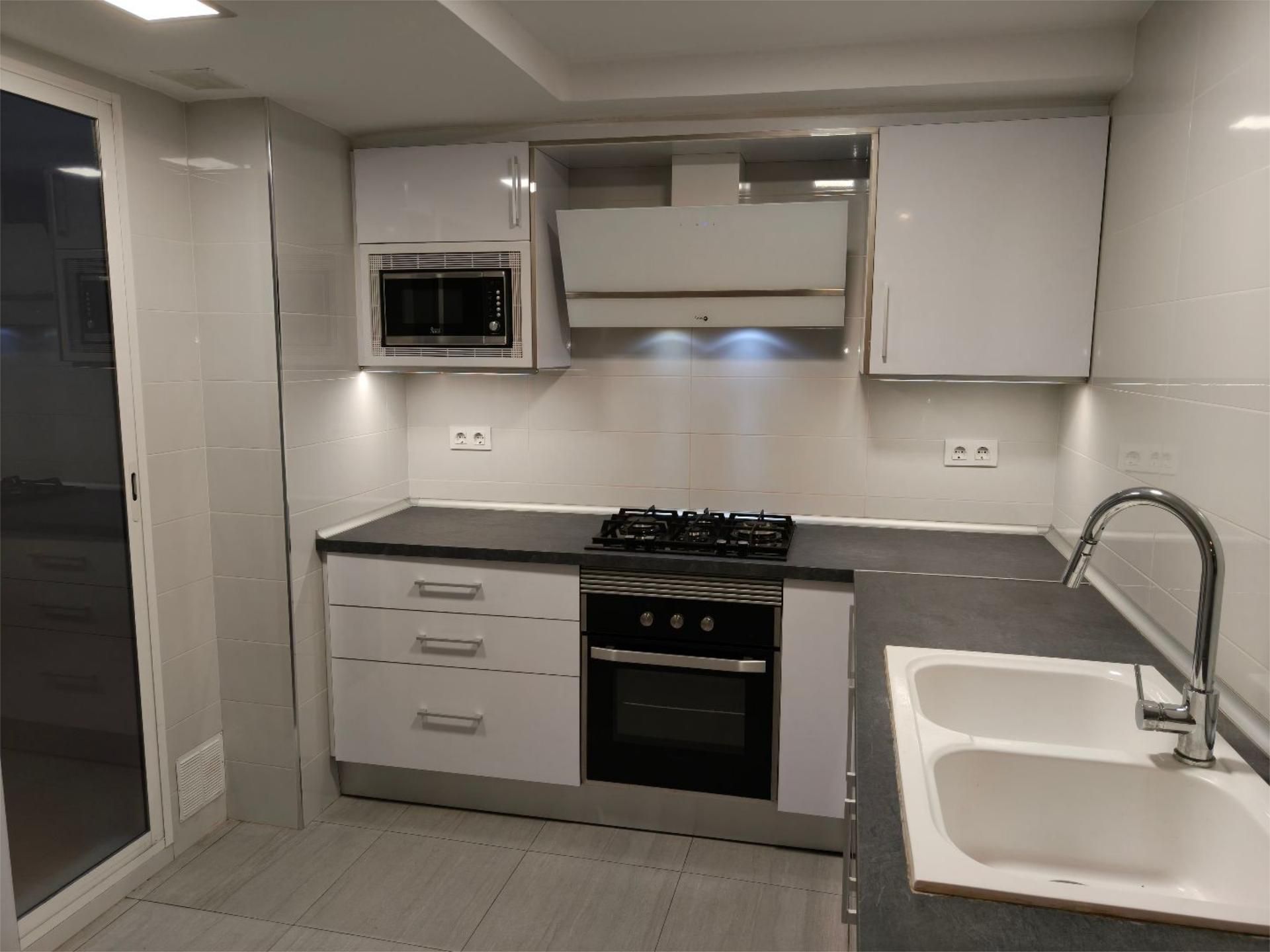 Cuina de Pis de lloguer en  Valencia Capital amb Terrassa