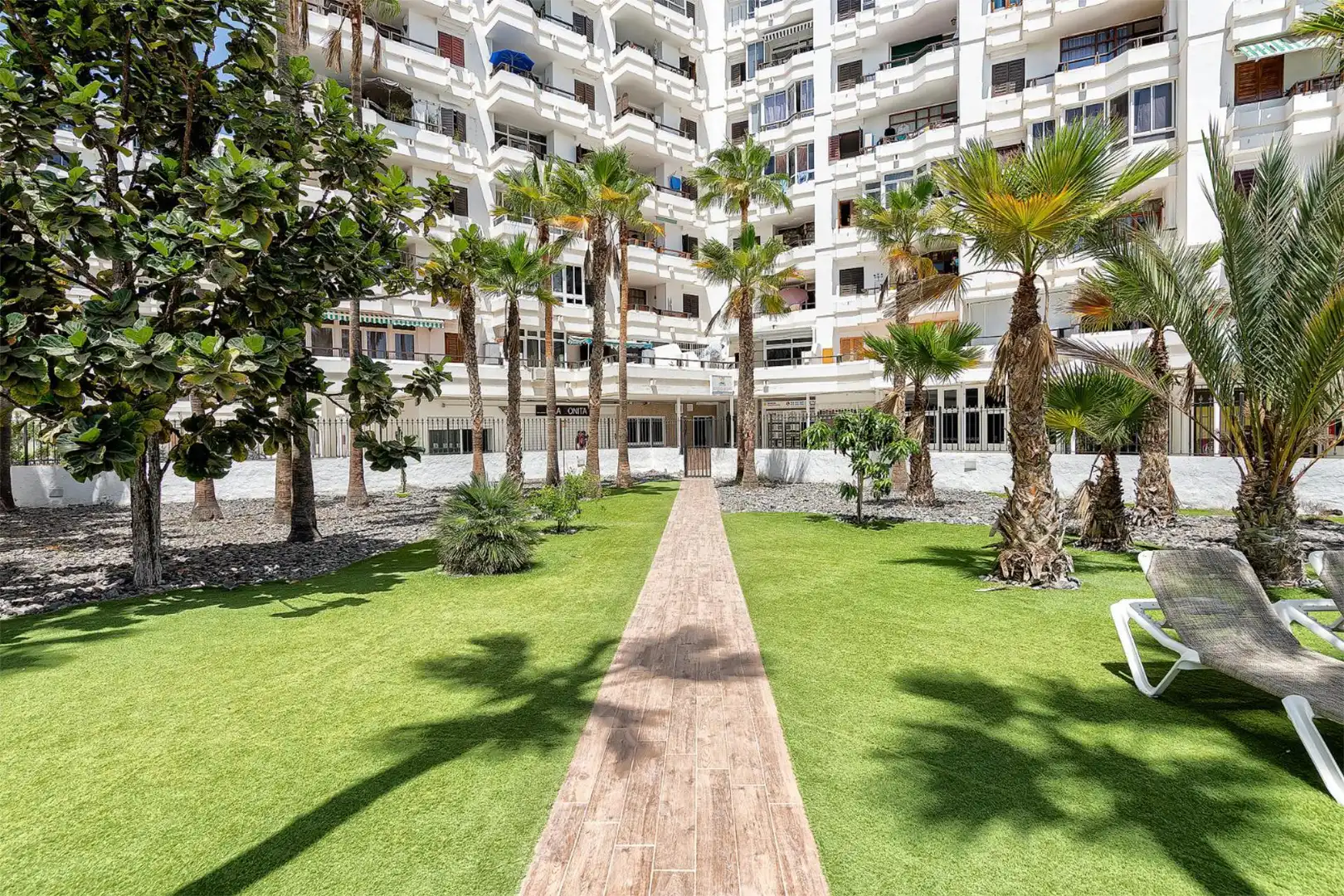 Apartments for rent in Calle Secundino Delgado, 7, San Fernando Exterior view of Apartments for rent in San Bartolomé de Tirajana with Air Conditioner, Heating and Private garden