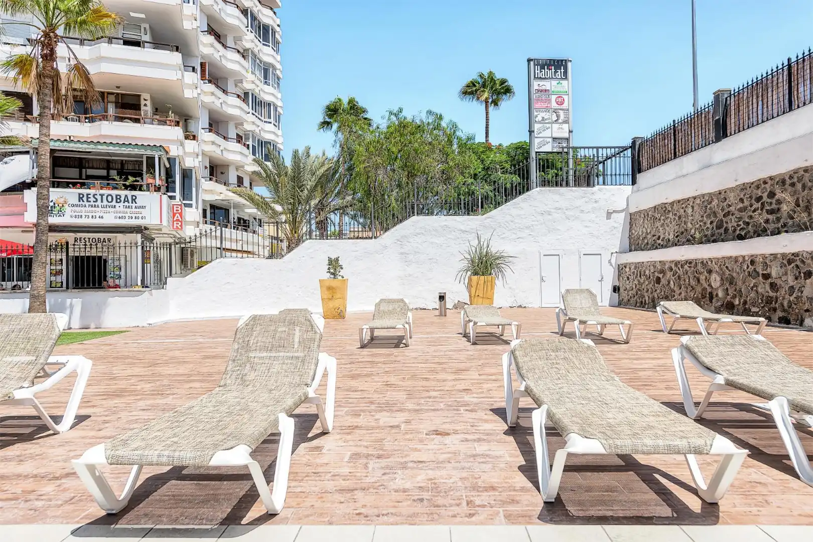 Apartments for rent in Calle Secundino Delgado, 7, San Fernando Terrace of Apartments for rent in San Bartolomé de Tirajana with Air Conditioner, Heating and Private garden