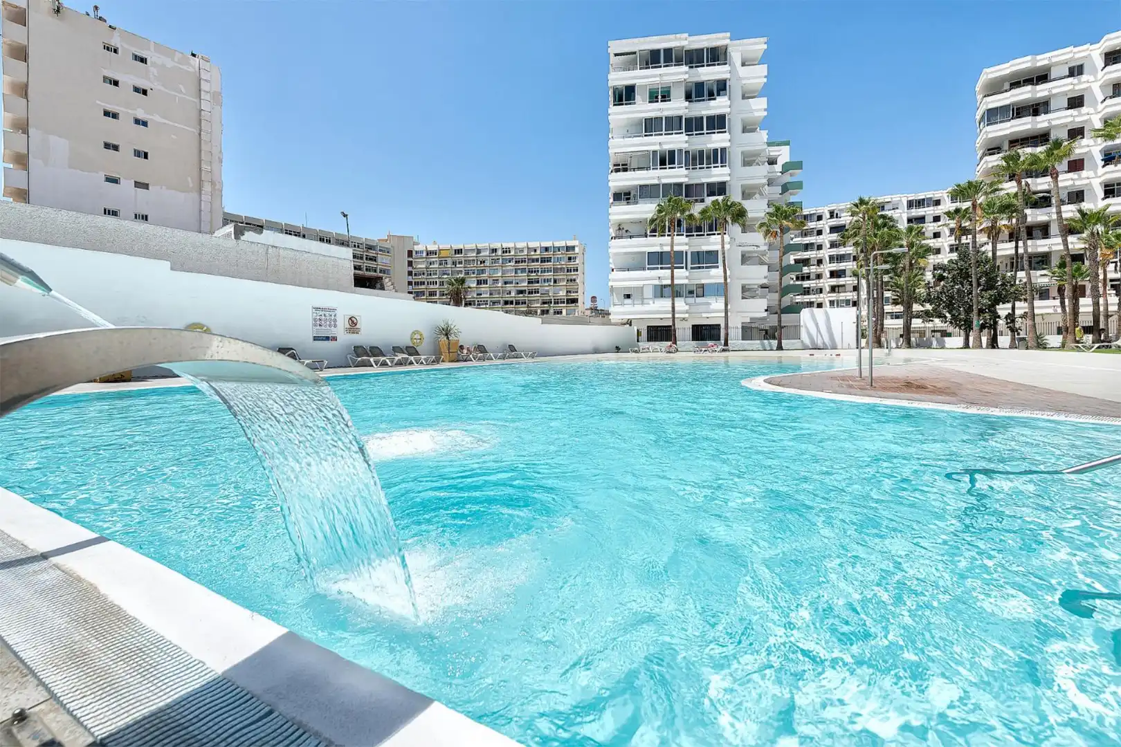 Apartments for rent in Calle Secundino Delgado, 7, San Fernando Swimming pool of Apartments for rent in San Bartolomé de Tirajana with Air Conditioner, Heating and Private garden