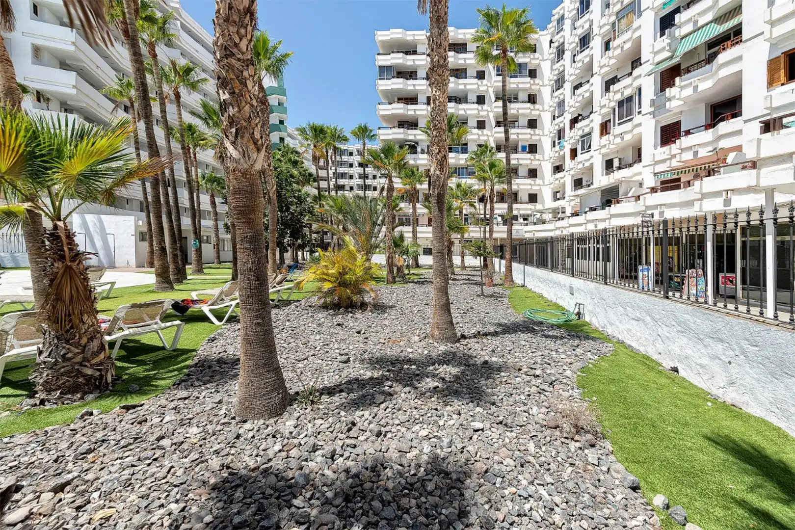 Apartments for rent in Calle Secundino Delgado, 7, San Fernando Exterior view of Apartments for rent in San Bartolomé de Tirajana with Air Conditioner, Heating and Private garden