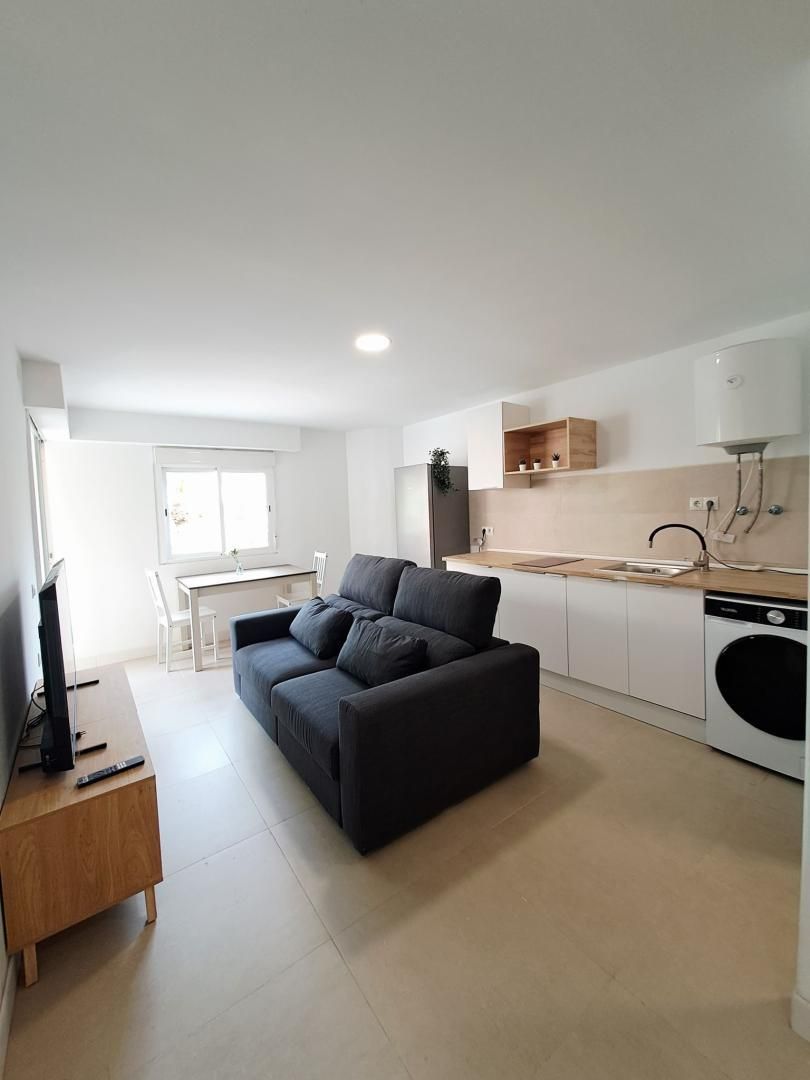 Living room of Flat to rent in Algeciras  with Furnished and Balcony