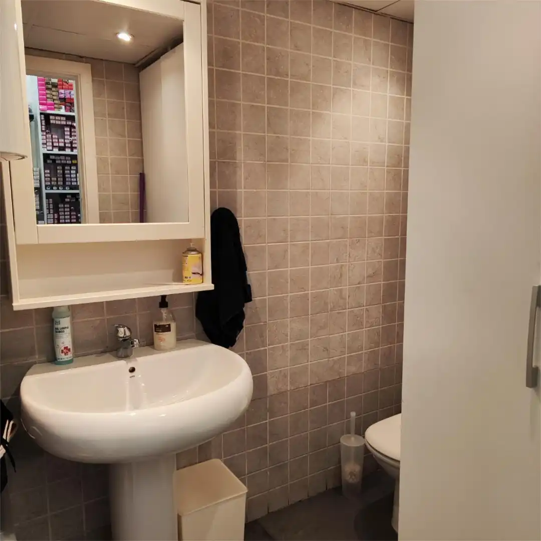 Commercial properties for rent in Carrer de Feliu i Codina, 53, Horta Bathroom of Commercial properties for rent in Barcelona with Air Conditioner