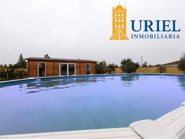 Casa adosada en Venta en Carmona