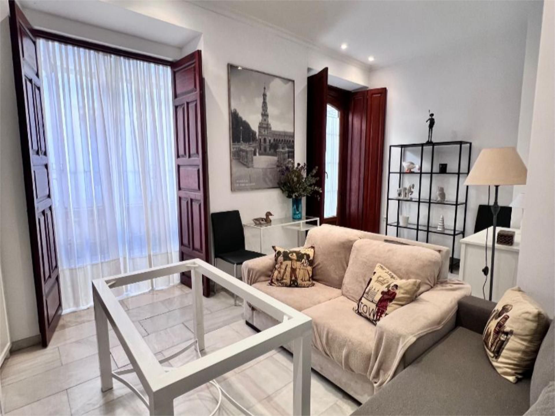 Sala d'estar de Pis de lloguer en  Sevilla Capital amb Aire condicionat, Calefacció i Moblat