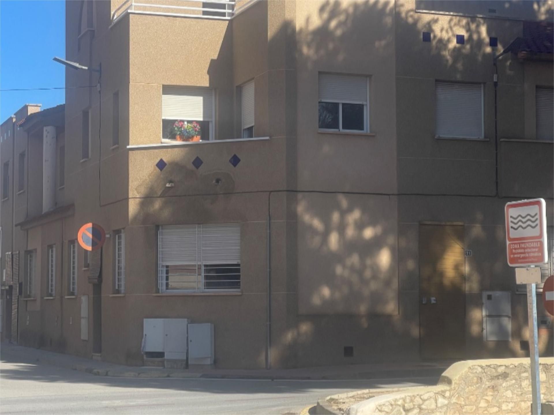 Exterior view of Duplex for sale in El Pinós / Pinoso  with Private garden, Terrace and Balcony