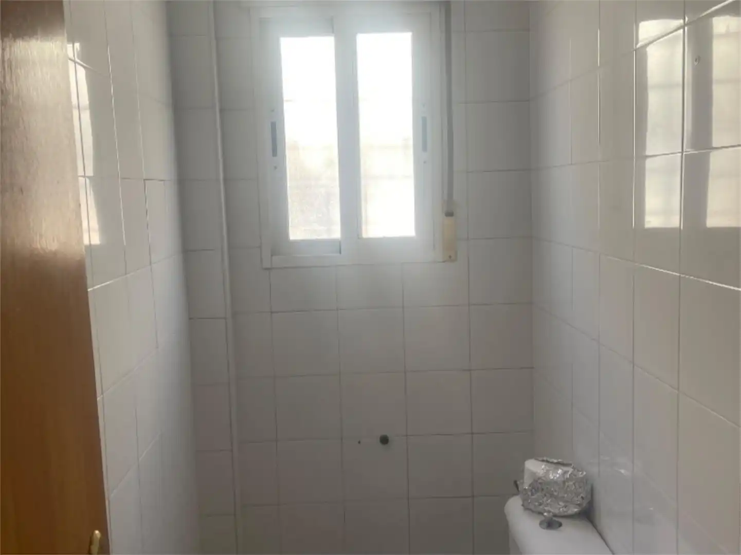 Baño de Piso en venta en El Pinós / Pinoso con Jardín privado, Terraza y Balcón
