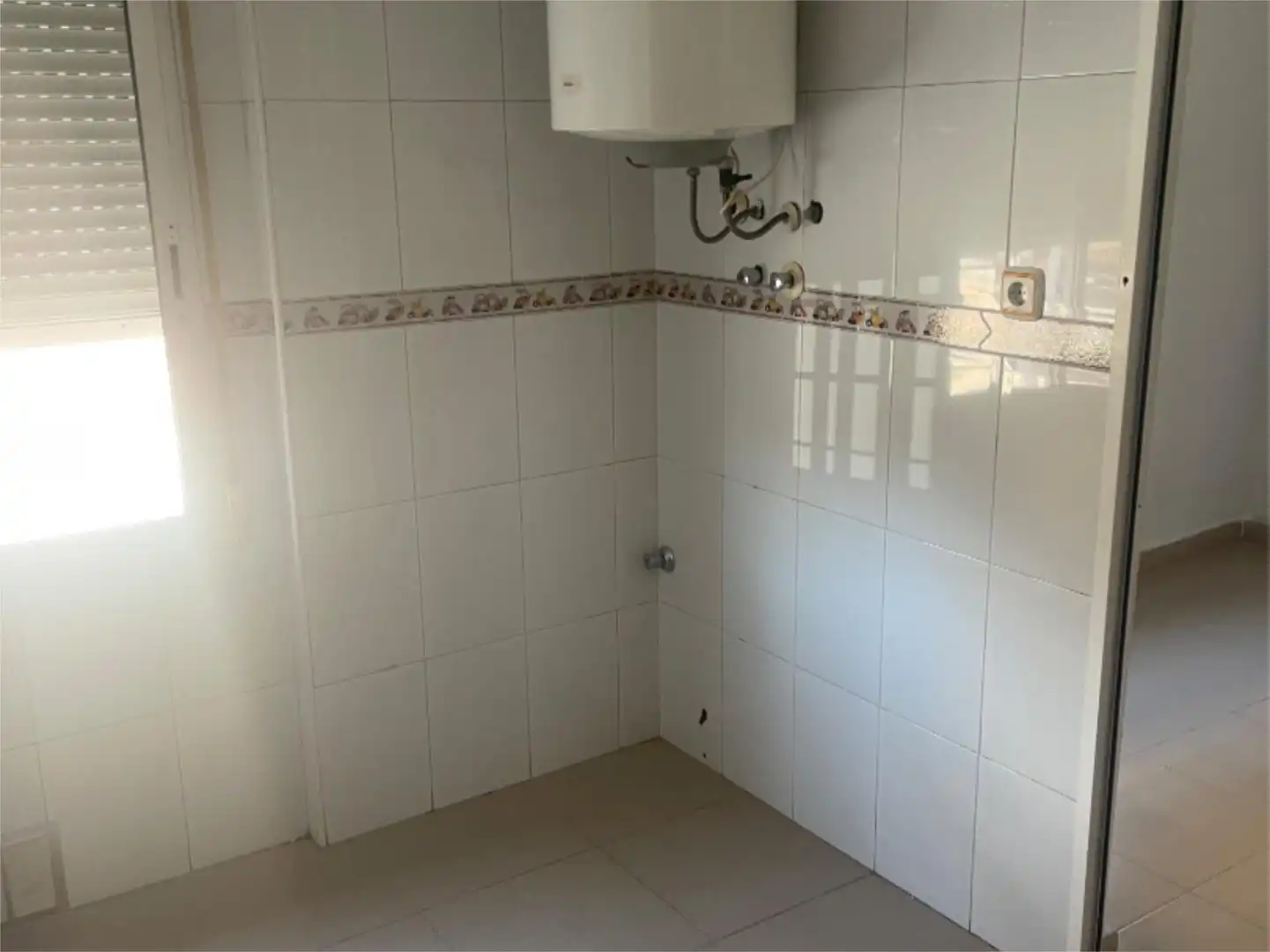 Baño de Piso en venta en El Pinós / Pinoso con Jardín privado, Terraza y Balcón