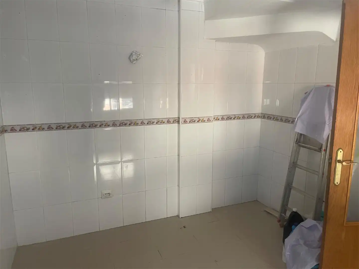 Baño de Piso en venta en El Pinós / Pinoso con Jardín privado, Terraza y Balcón