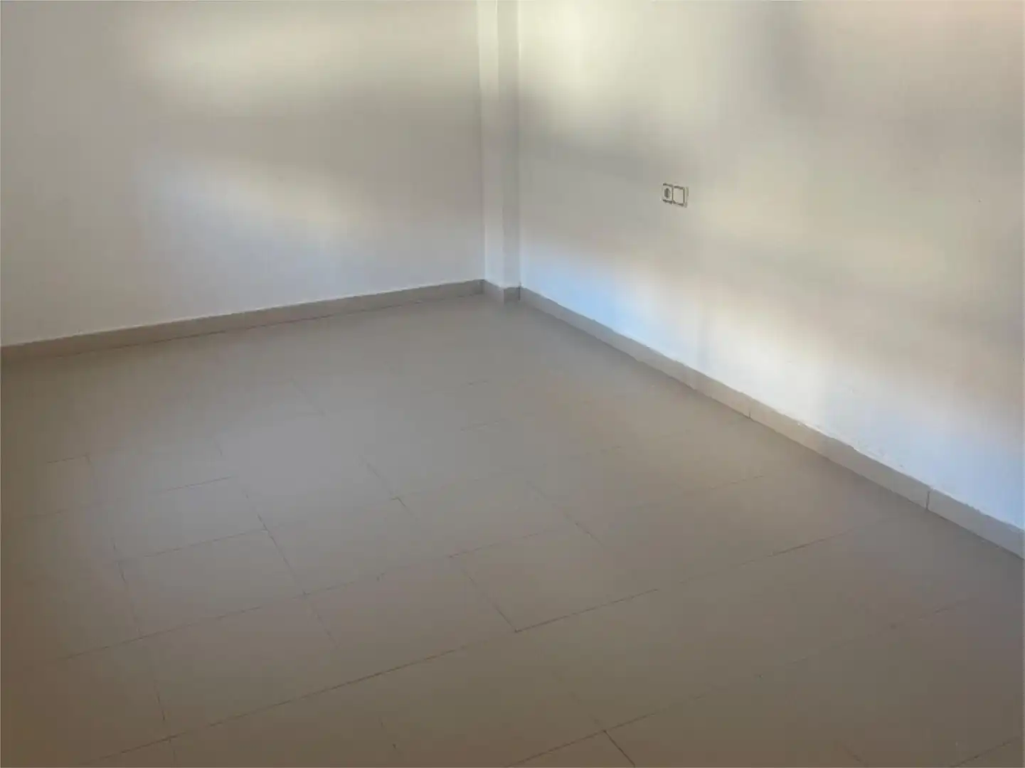 Piso en venta en El Pinós / Pinoso con Jardín privado, Terraza y Balcón