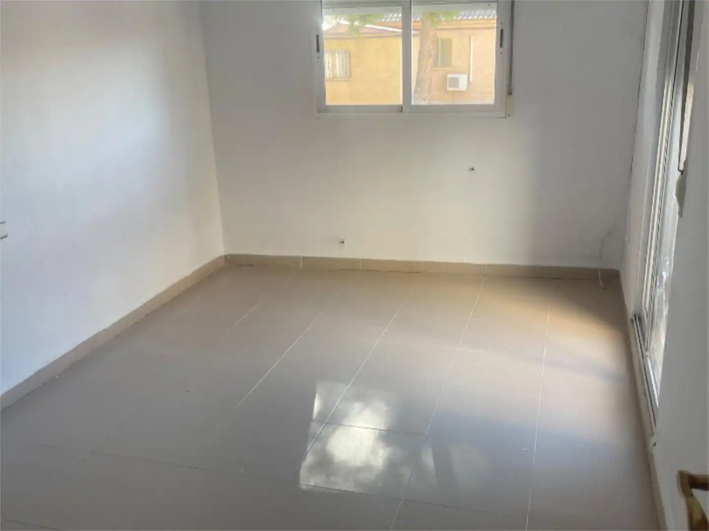 Habitación de Piso en venta en El Pinós / Pinoso con Jardín privado, Terraza y Balcón