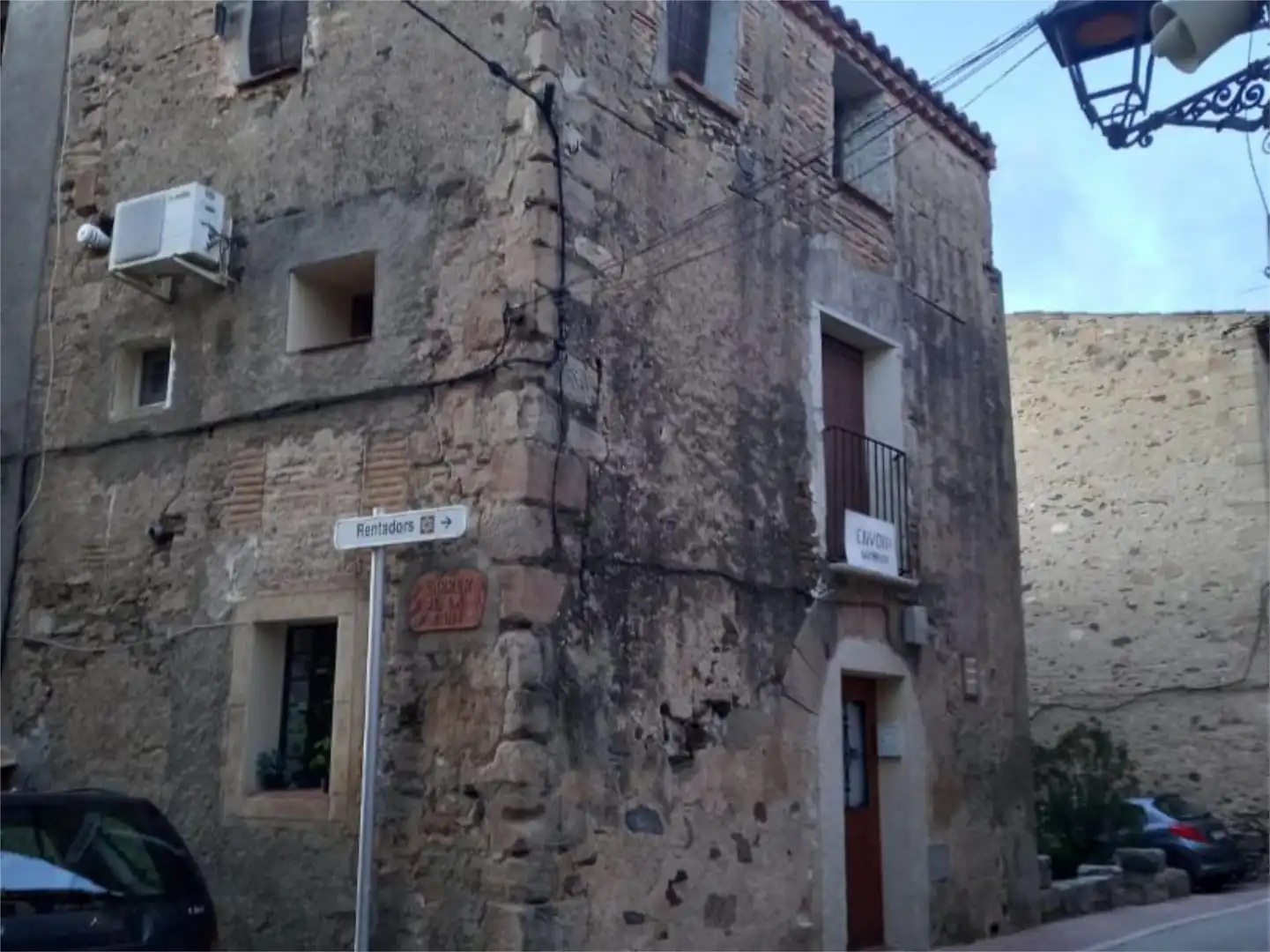 Vista exterior de Casa adosada en venda en Bellmunt del Priorat amb Aire condicionat, Calefacció i Moblat