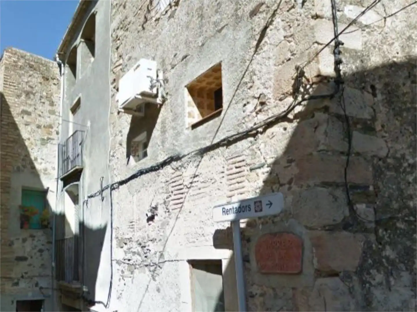 Vista exterior de Casa adosada en venda en Bellmunt del Priorat amb Aire condicionat, Calefacció i Moblat