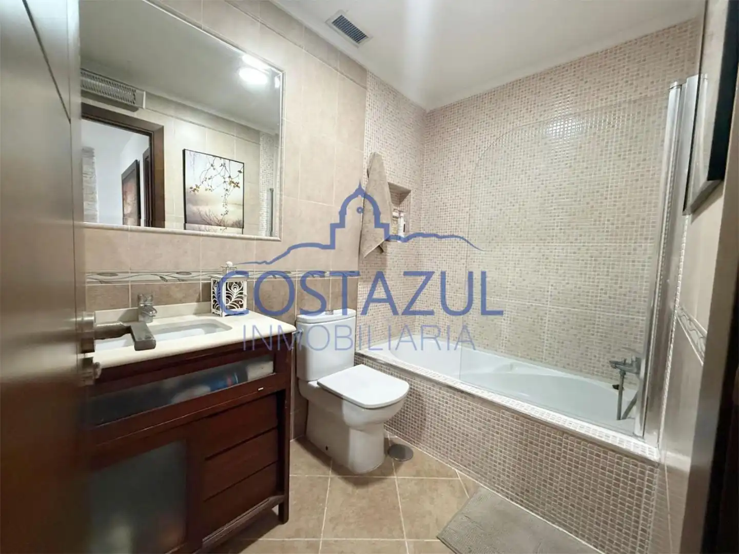 Casa adosada en venta en Carretera de Camposoto, 9, Cobreros Viejo Baño de Casa adosada en venta en San Fernando con Aire acondicionado, Calefacción y Terraza