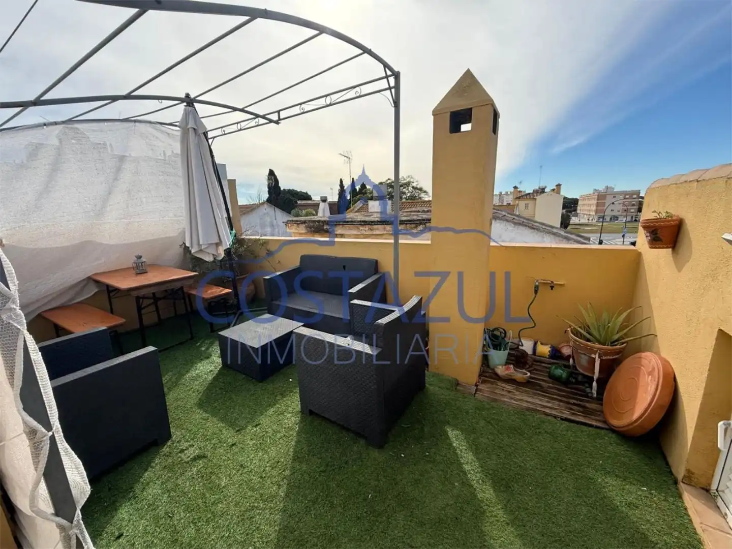 Casa adosada en venta en Carretera de Camposoto, 9, Cobreros Viejo Terraza de Casa adosada en venta en San Fernando con Aire acondicionado, Calefacción y Terraza