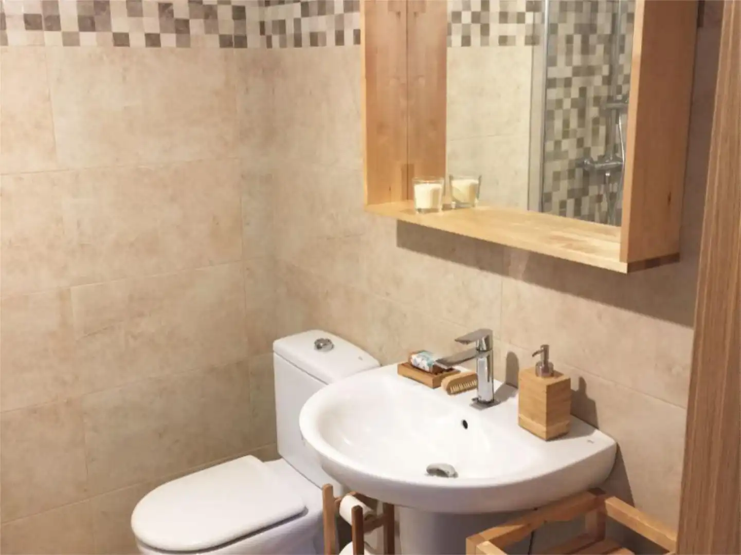 Bathroom of Flat for rent in Narón  with Heating, Private garden and Parquet flooring