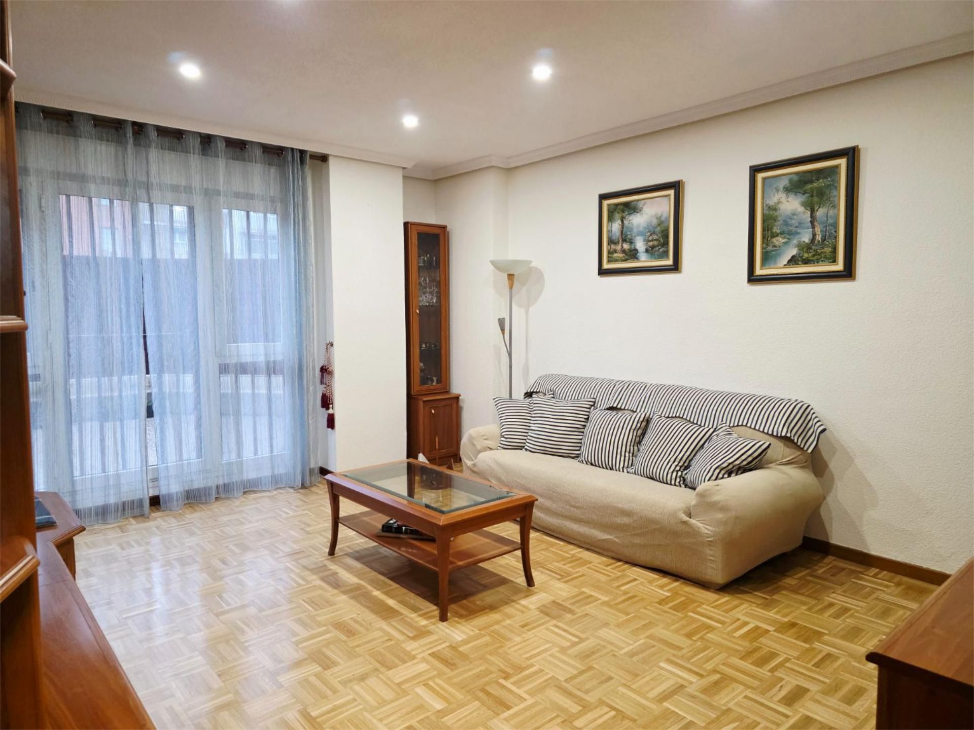 Living room of Flat for sale in  Madrid Capital