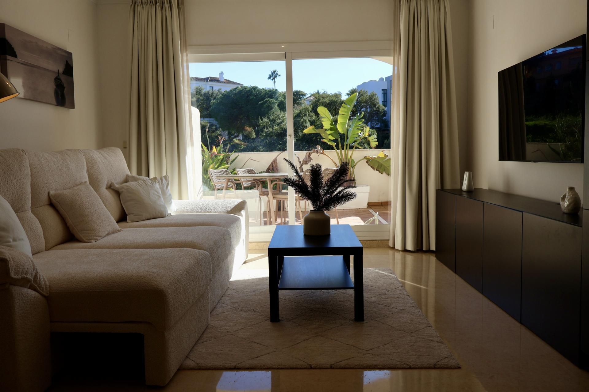 Vista exterior de Ático de alquiler en Marbella con Aire acondicionado, Terraza y Piscina