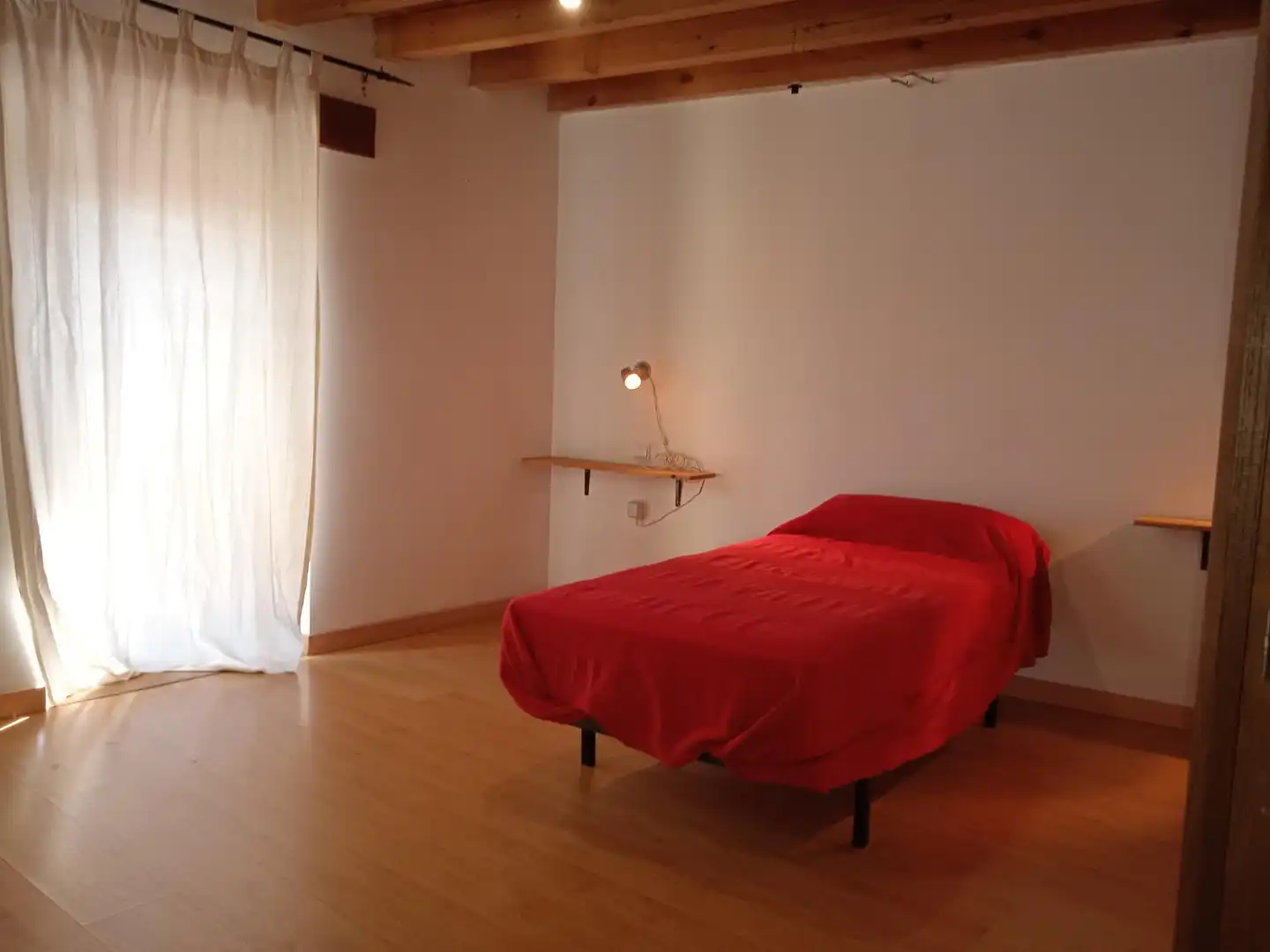 Casa o xalet en venda a Calle de la Fuente, 54, Jaraíz de la Vera Dormitori de Casa o xalet en venda en Jaraíz de la Vera amb Terrassa i Balcó