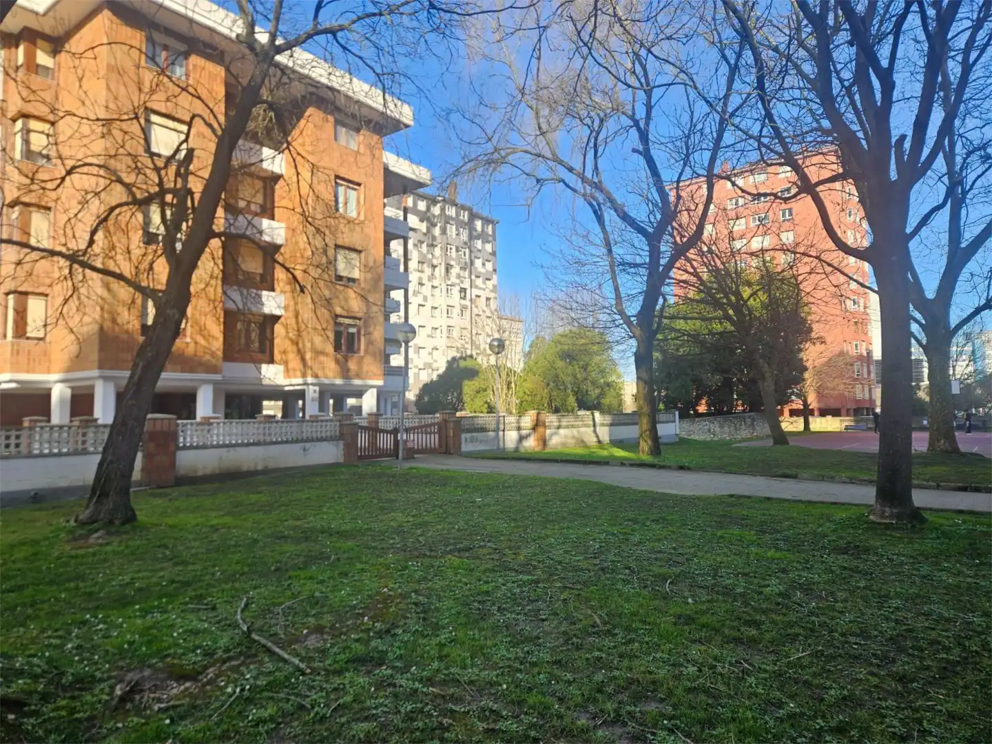 Pis en venda a Calle Luis Vicente de Velasco, 6, Alisal - San Román Vista exterior de Pis en venda en Santander amb Terrassa