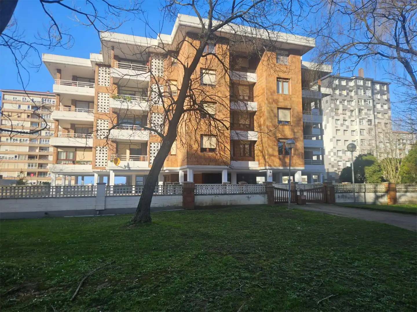 Pis en venda a Calle Luis Vicente de Velasco, 6, Alisal - San Román Vista exterior de Pis en venda en Santander amb Terrassa
