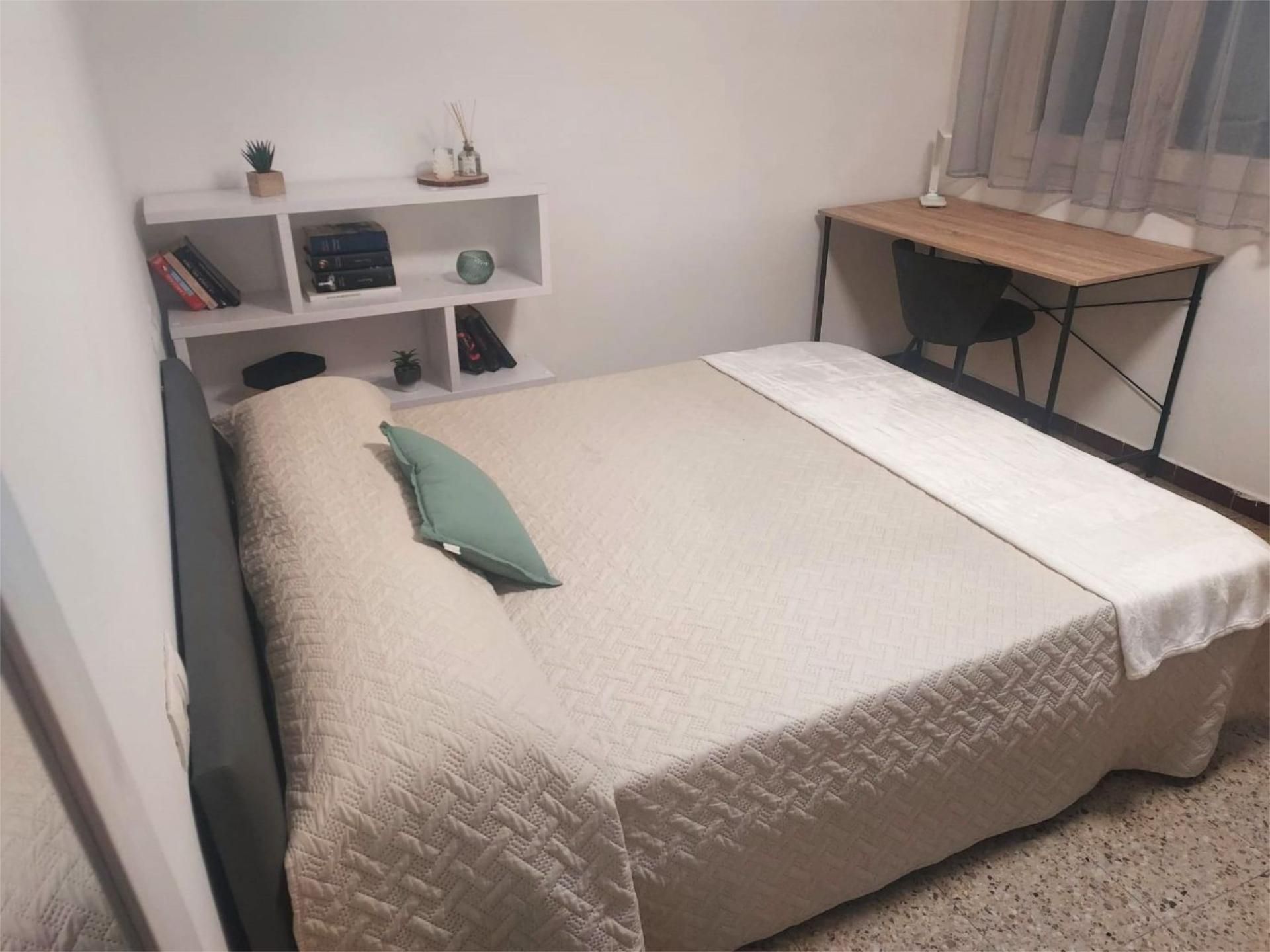 Bedroom of Flat for share in Mollerussa