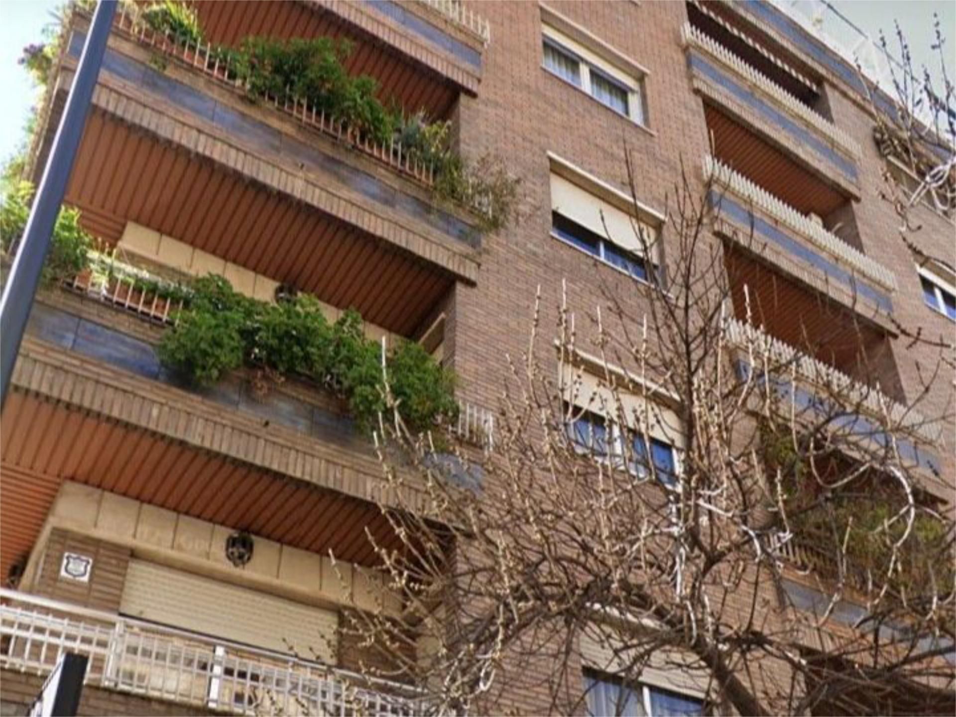 Vista exterior de Pis en venda en  Granada Capital amb Aire condicionat, Terrassa i Balcó