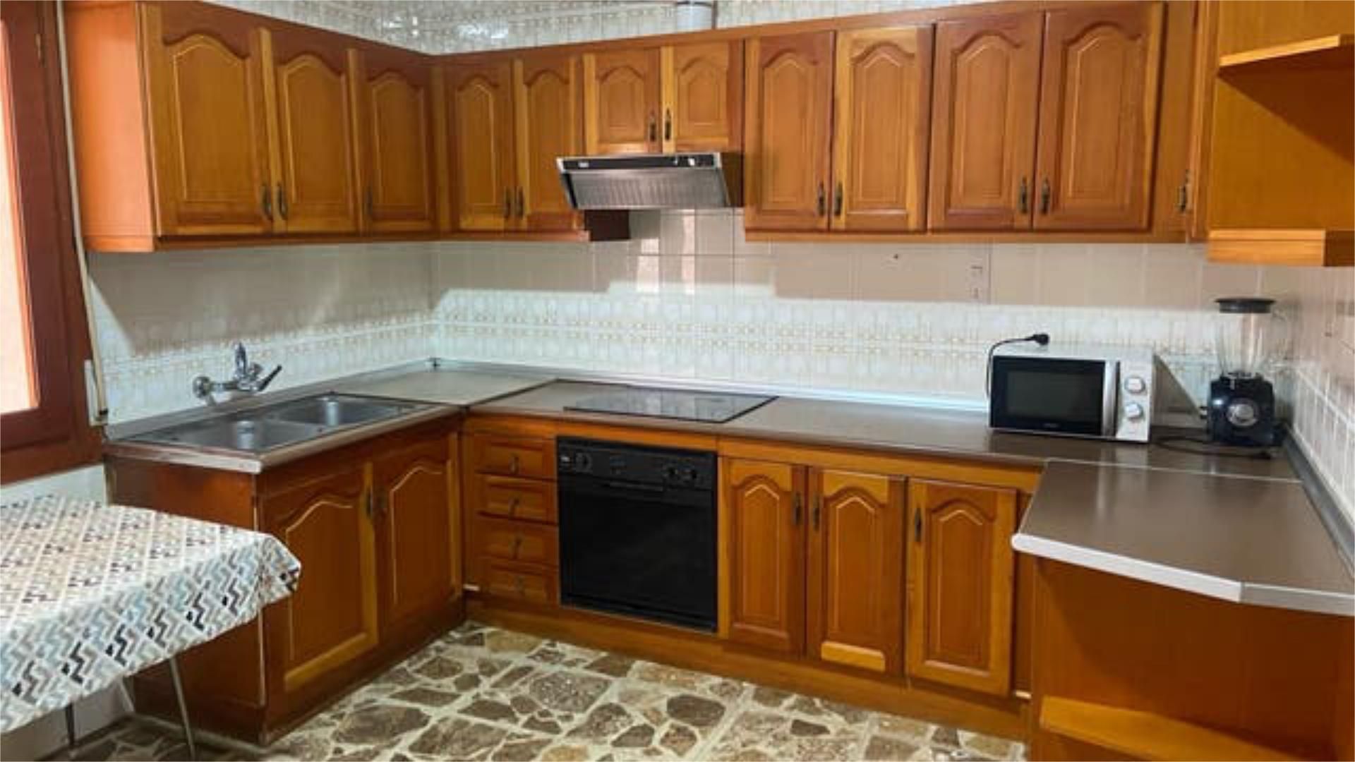 Cuina de Casa o xalet de lloguer en San Clemente amb Calefacció, Terrassa i Moblat