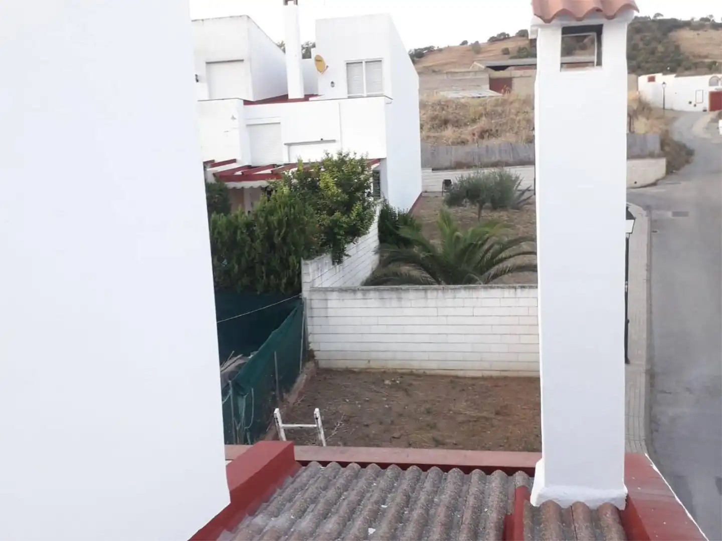 Jardí de Casa adosada en venda en Almadén de la Plata amb Calefacció, Terrassa i Moblat