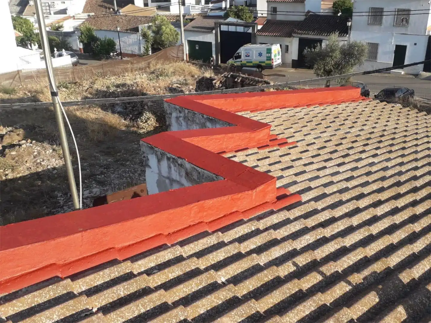 Vista exterior de Casa adosada en venda en Almadén de la Plata amb Calefacció, Terrassa i Moblat