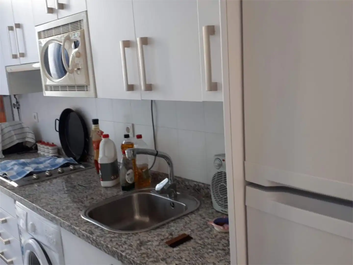Cuina de Casa adosada en venda en Almadén de la Plata amb Calefacció, Terrassa i Moblat