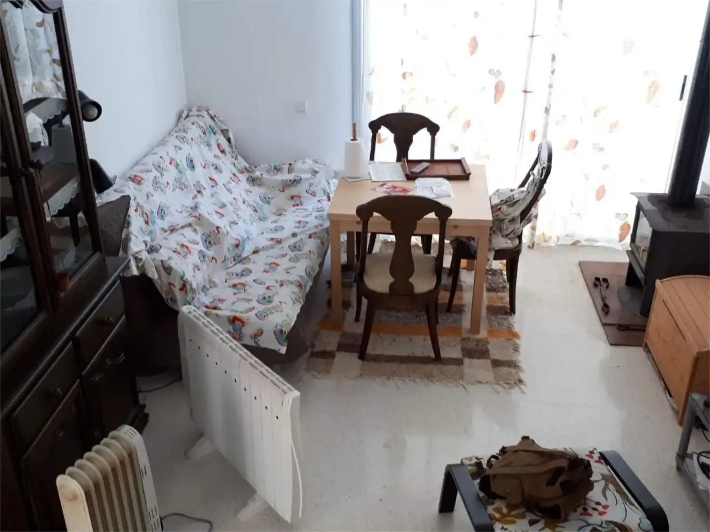 Dormitori de Casa adosada en venda en Almadén de la Plata amb Calefacció, Terrassa i Moblat