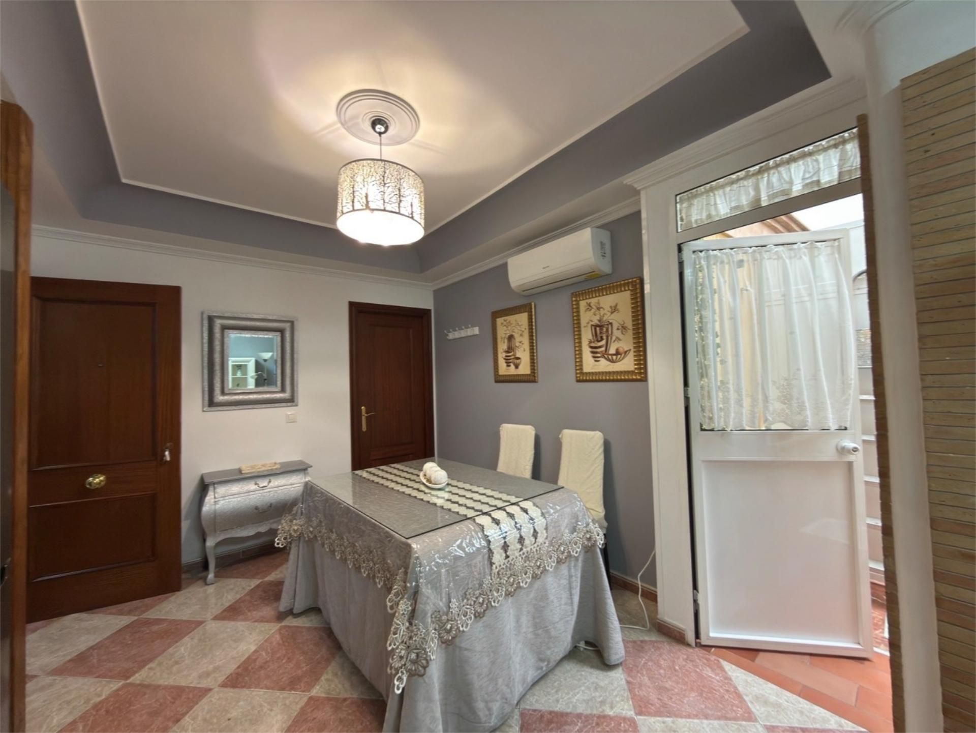 Dining room of Study to rent in Carmona  with Air Conditioner, Heating and Furnished