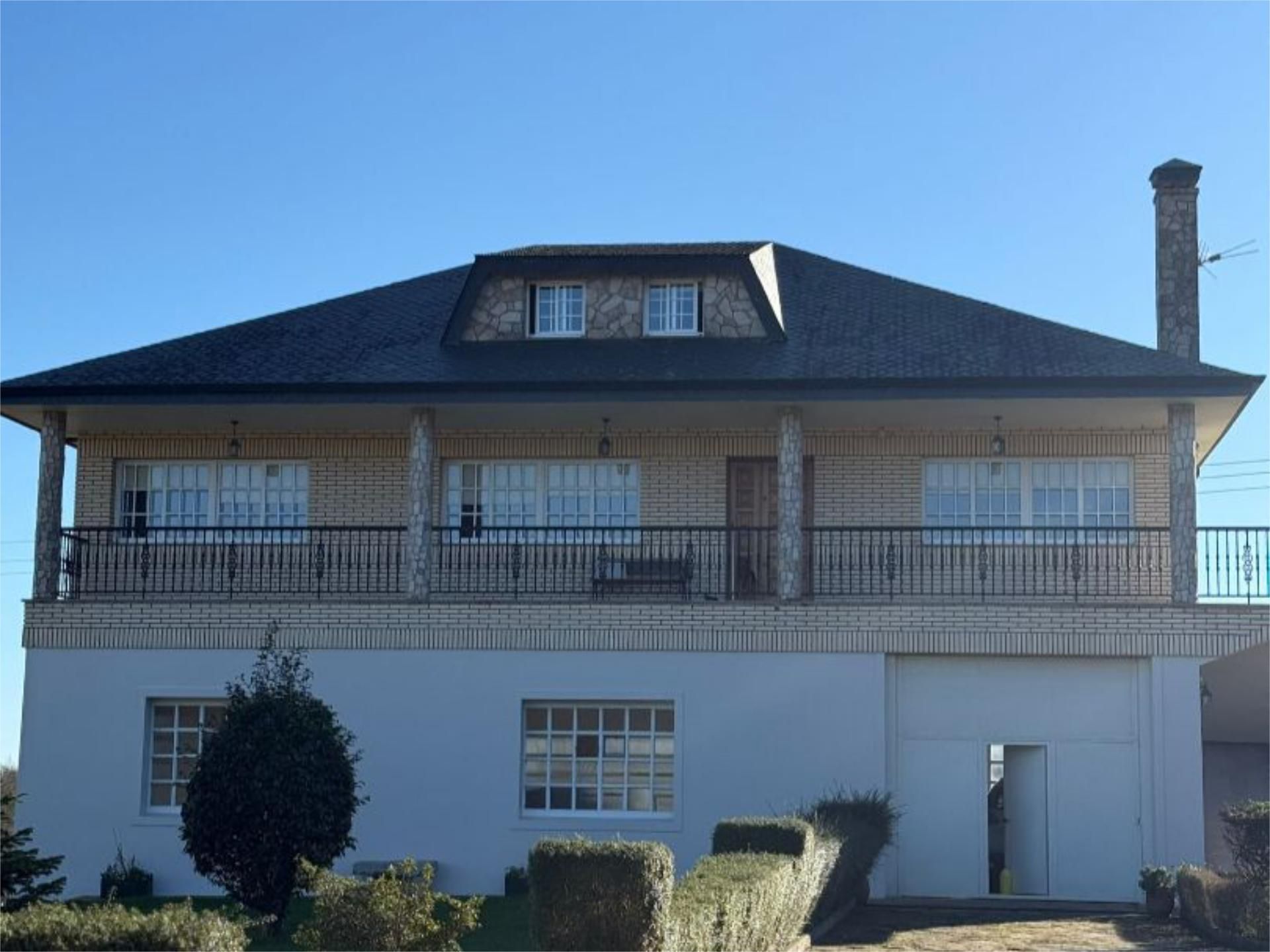 Vista exterior de Casa o xalet de lloguer en O Pino  amb Calefacció, Jardí privat i Moblat