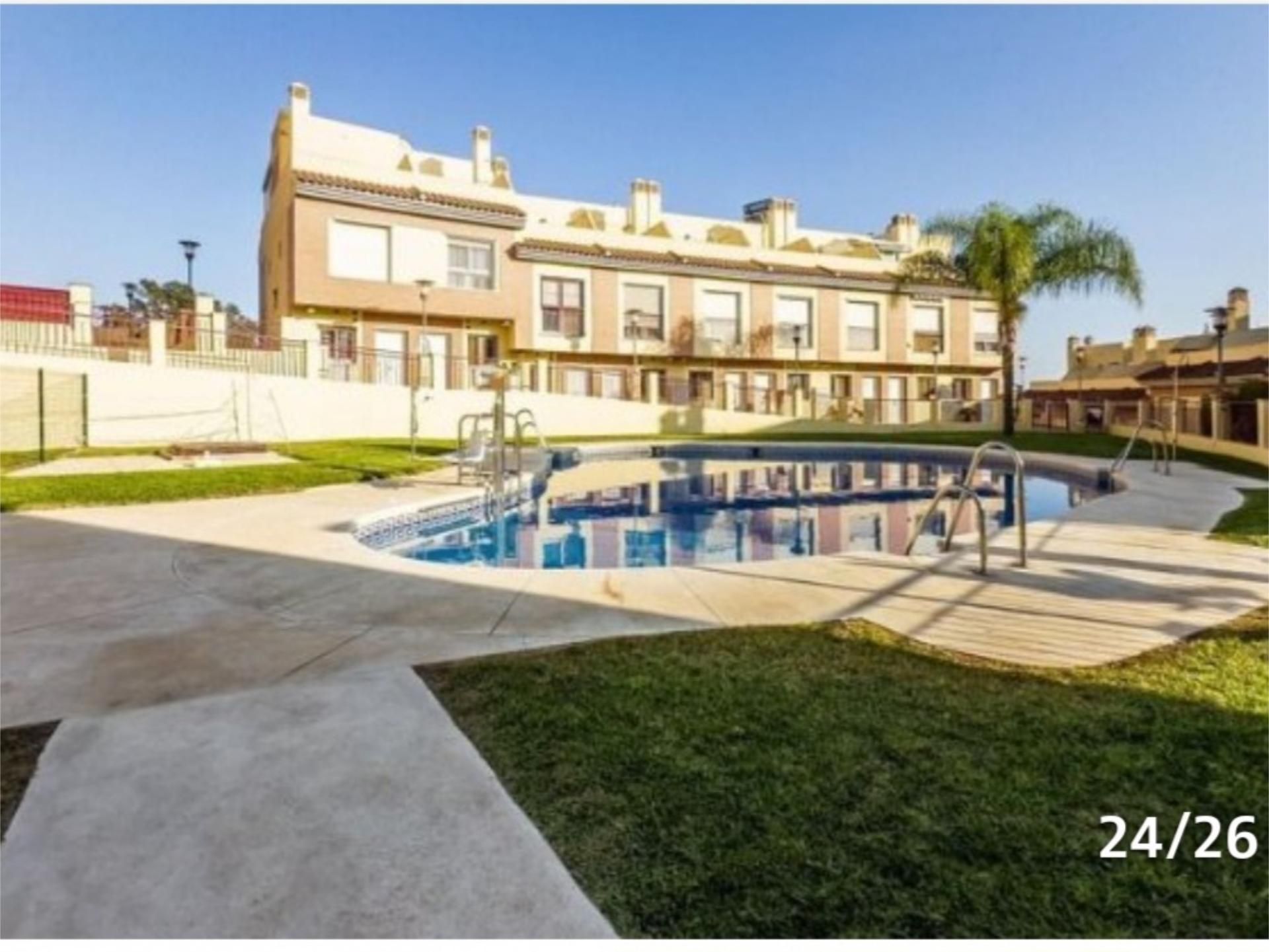 Vista exterior de Casa o xalet de lloguer en Vélez-Málaga amb Aire condicionat, Calefacció i Terrassa