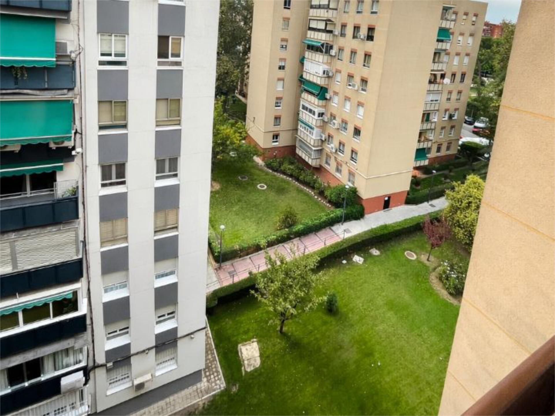 Flat for sale in Avenida Carlos V, 34, Sur - PAU 4 Exterior view of Flat for sale in Móstoles with Air Conditioner, Terrace and Swimming Pool