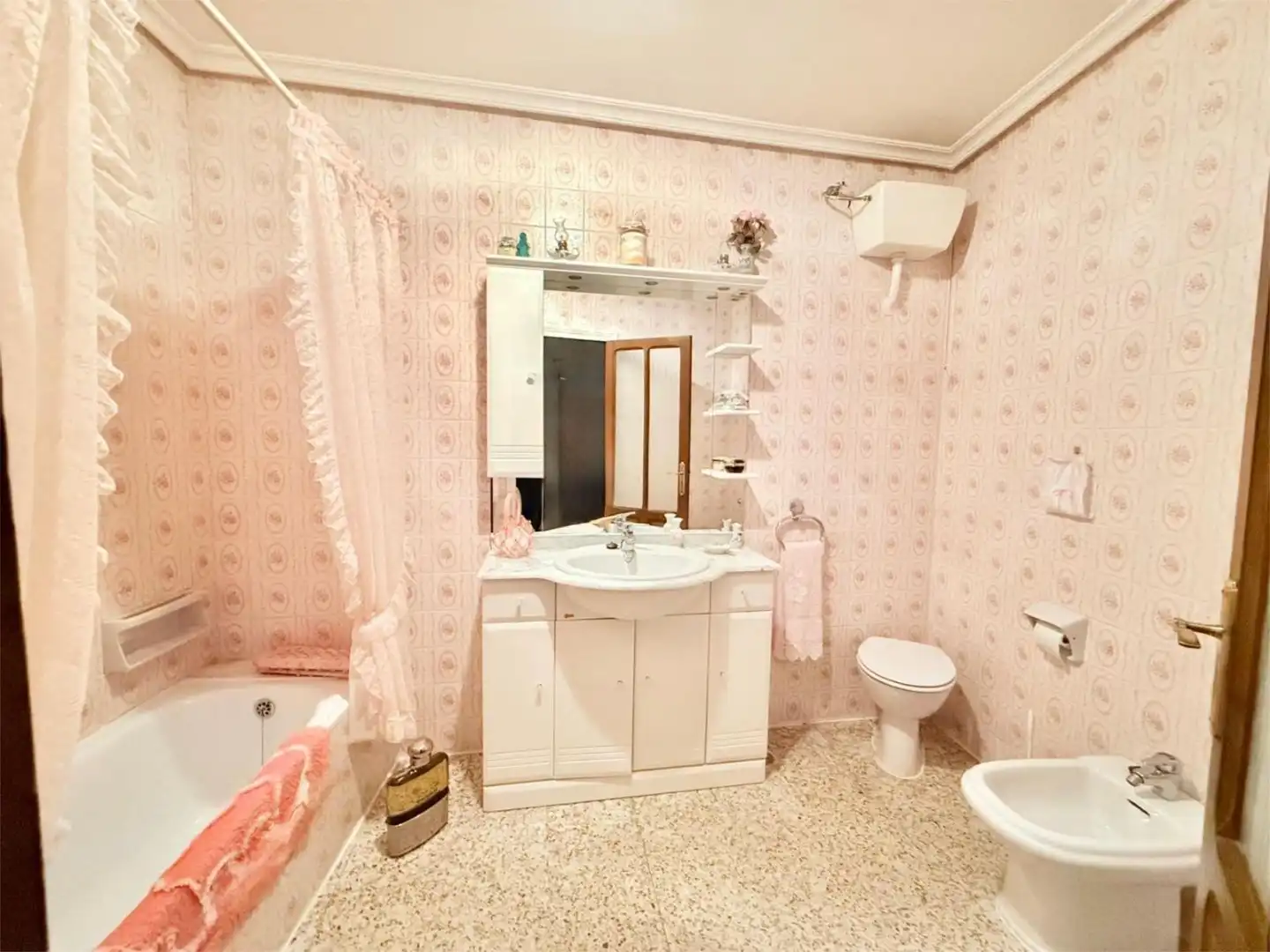 Detached homes for sale in Calle Evangelista, 15, Nava del Rey Bathroom of Detached homes for sale in Nava del Rey with Heating, Terrace and Storage room