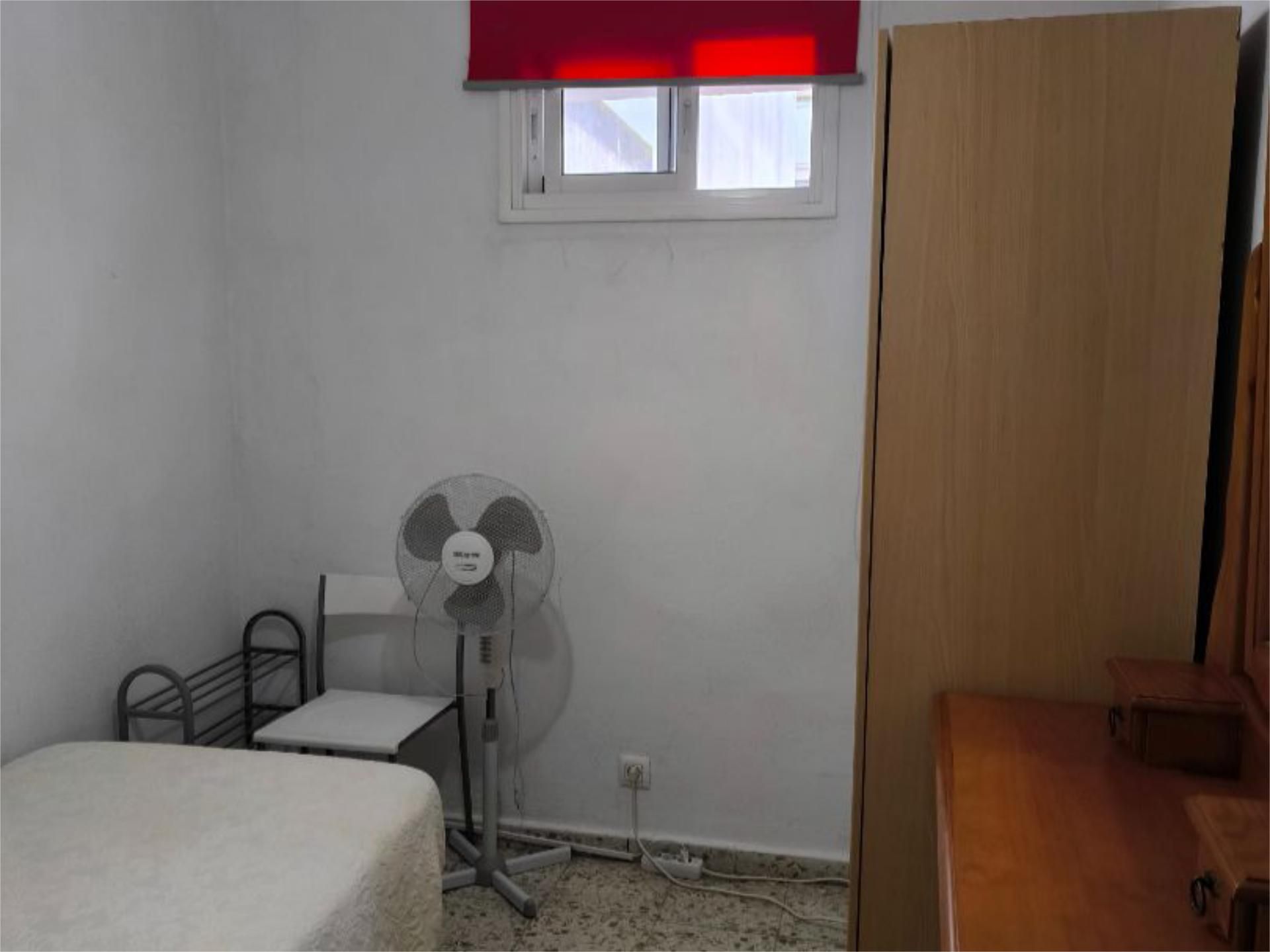 Pis per a compartir a Calle Saenz Laguna, 8, Casco Antiguo Dormitori de Pis per a compartir en Algeciras amb Aire condicionat, Terrassa i Moblat