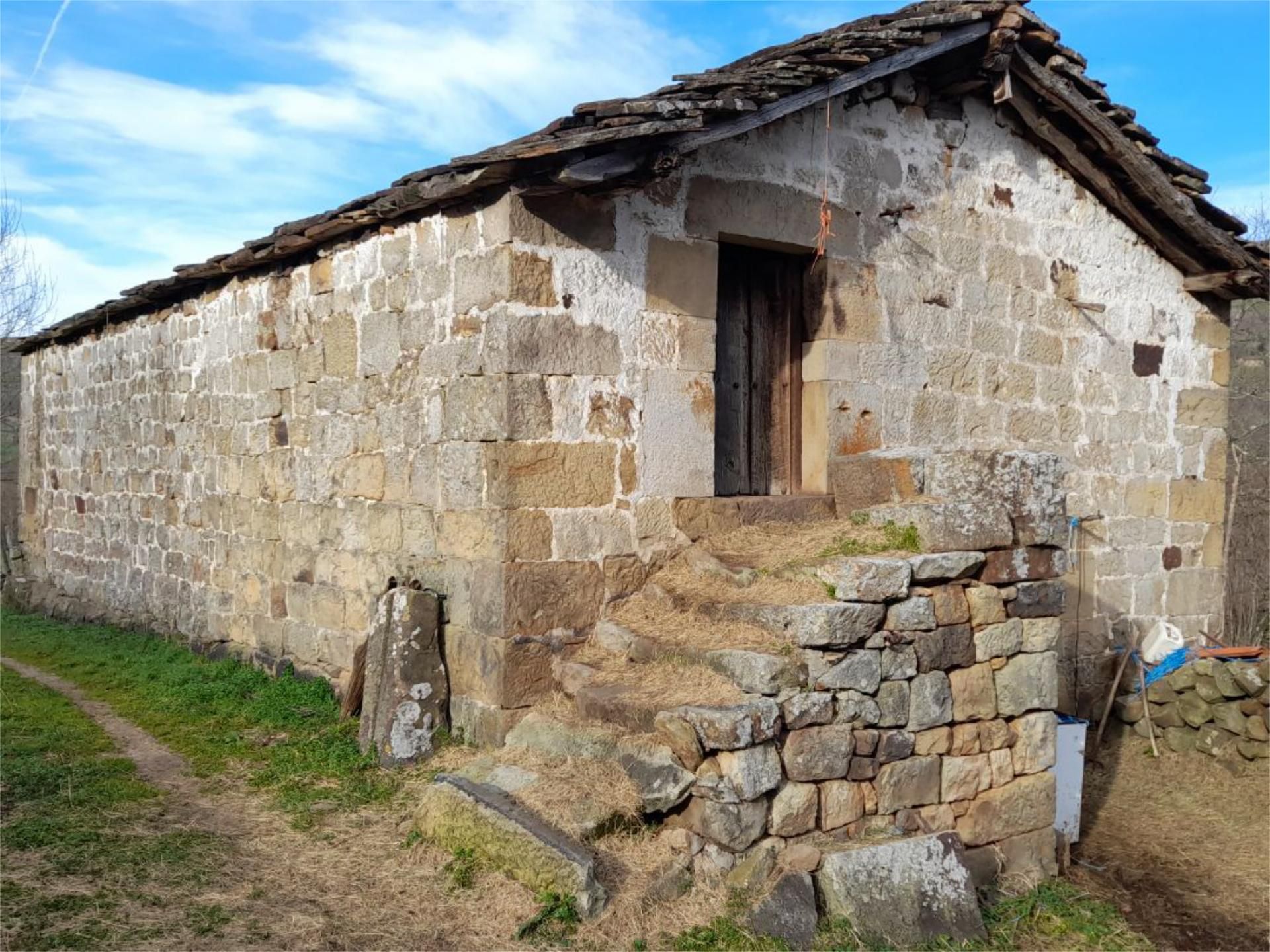 Vista exterior de Casa o chalet en venta en Luena 