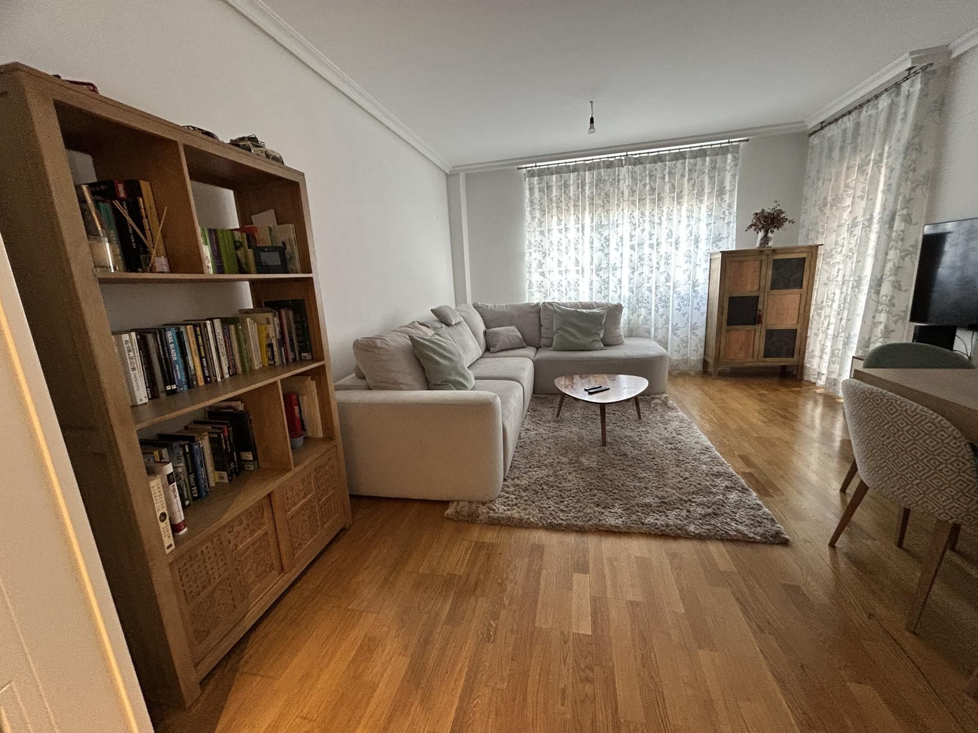 Sala d'estar de Pis en venda en Alcalá de Henares amb Aire condicionat, Terrassa i Piscina