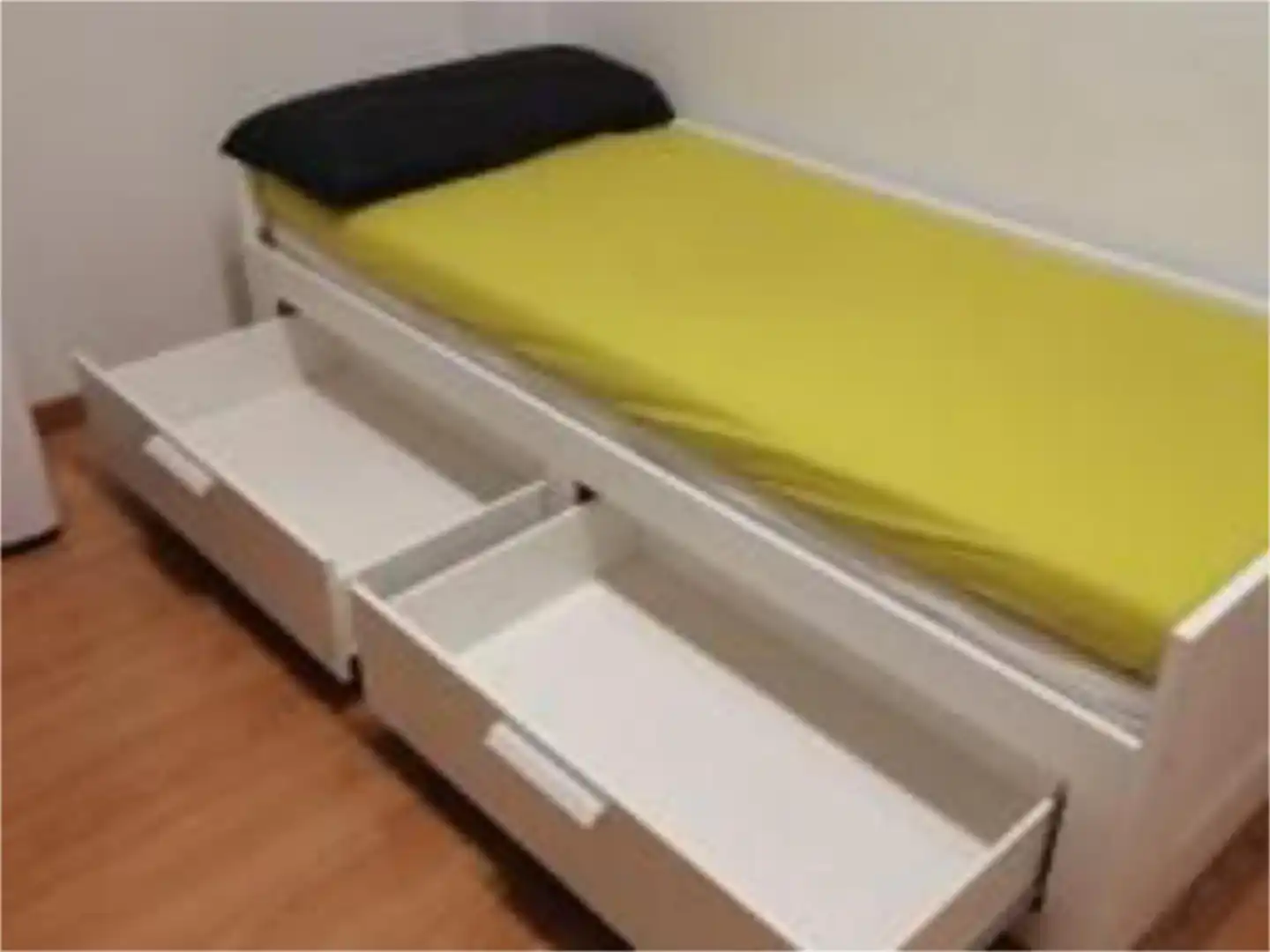 Bedroom of Flat for share in Madrid  with Air Conditioner, Heating and Parquet flooring