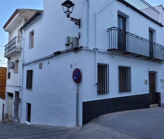 Casa adosada en Venta en Albanchez de Mágina