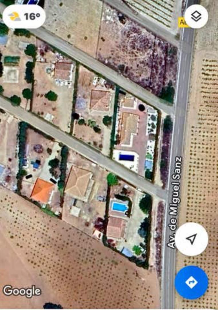 Vista exterior de Casa adosada en venda en Villarrobledo amb Calefacció, Jardí privat i Terrassa