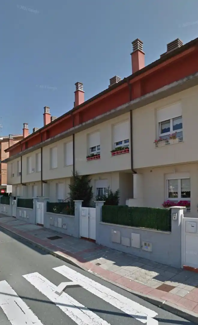 Casa adosada en venta en Errementarien Plaza, 6, Otxandio Vista exterior de Casa adosada en venta en Otxandio con Calefacción, Jardín privado y Parquet