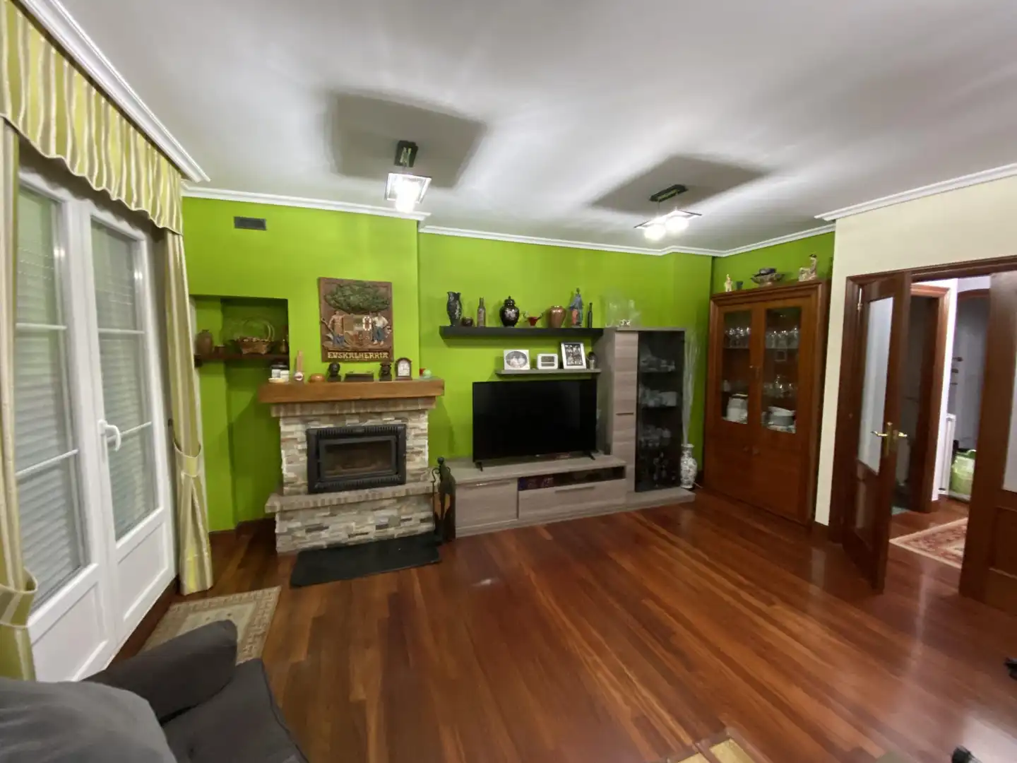 Casa adosada en venta en Errementarien Plaza, 6, Otxandio Sala de estar de Casa adosada en venta en Otxandio con Calefacción, Jardín privado y Parquet