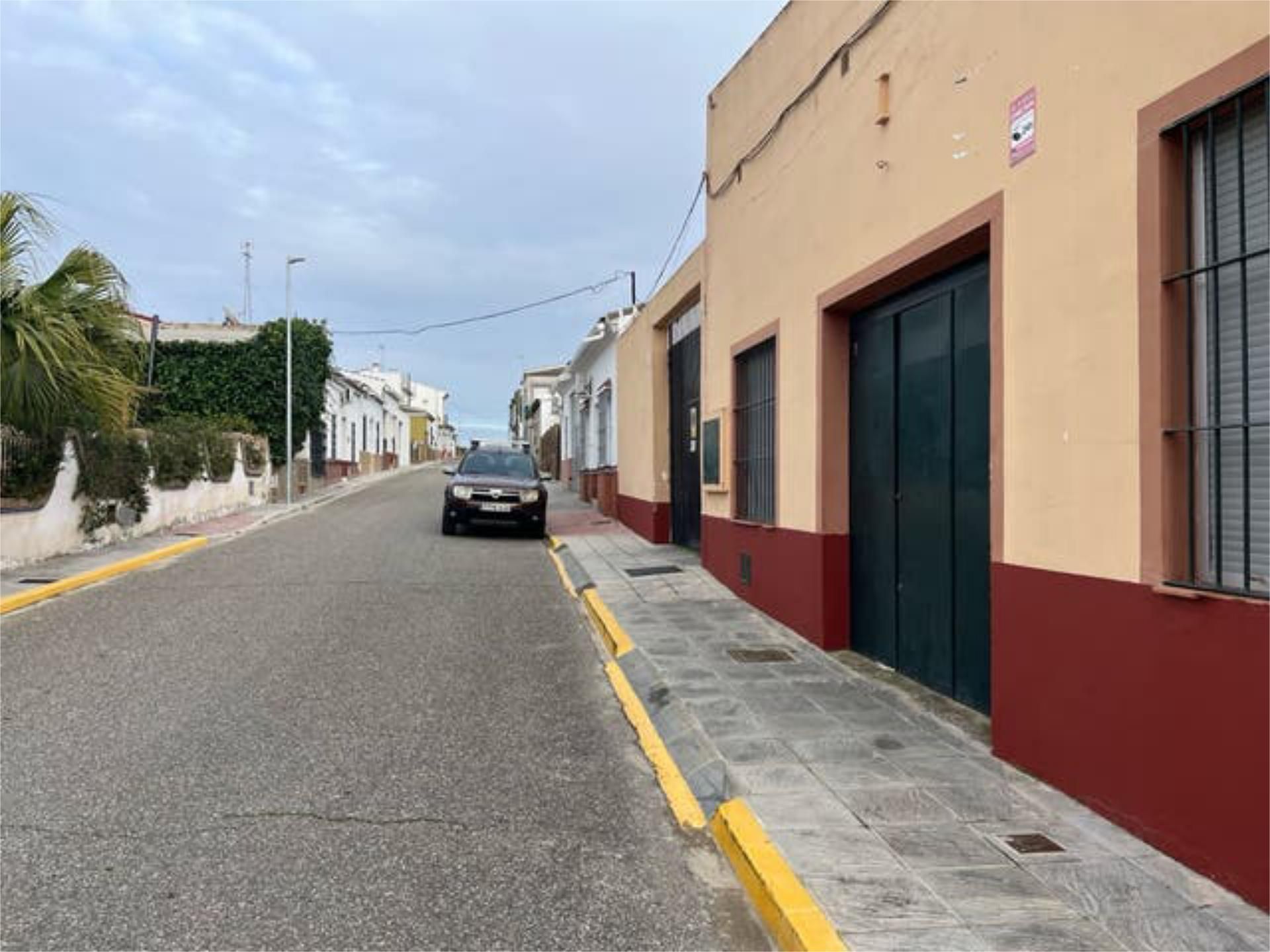 Vista exterior de Nave industrial de alquiler en Carrión de los Céspedes