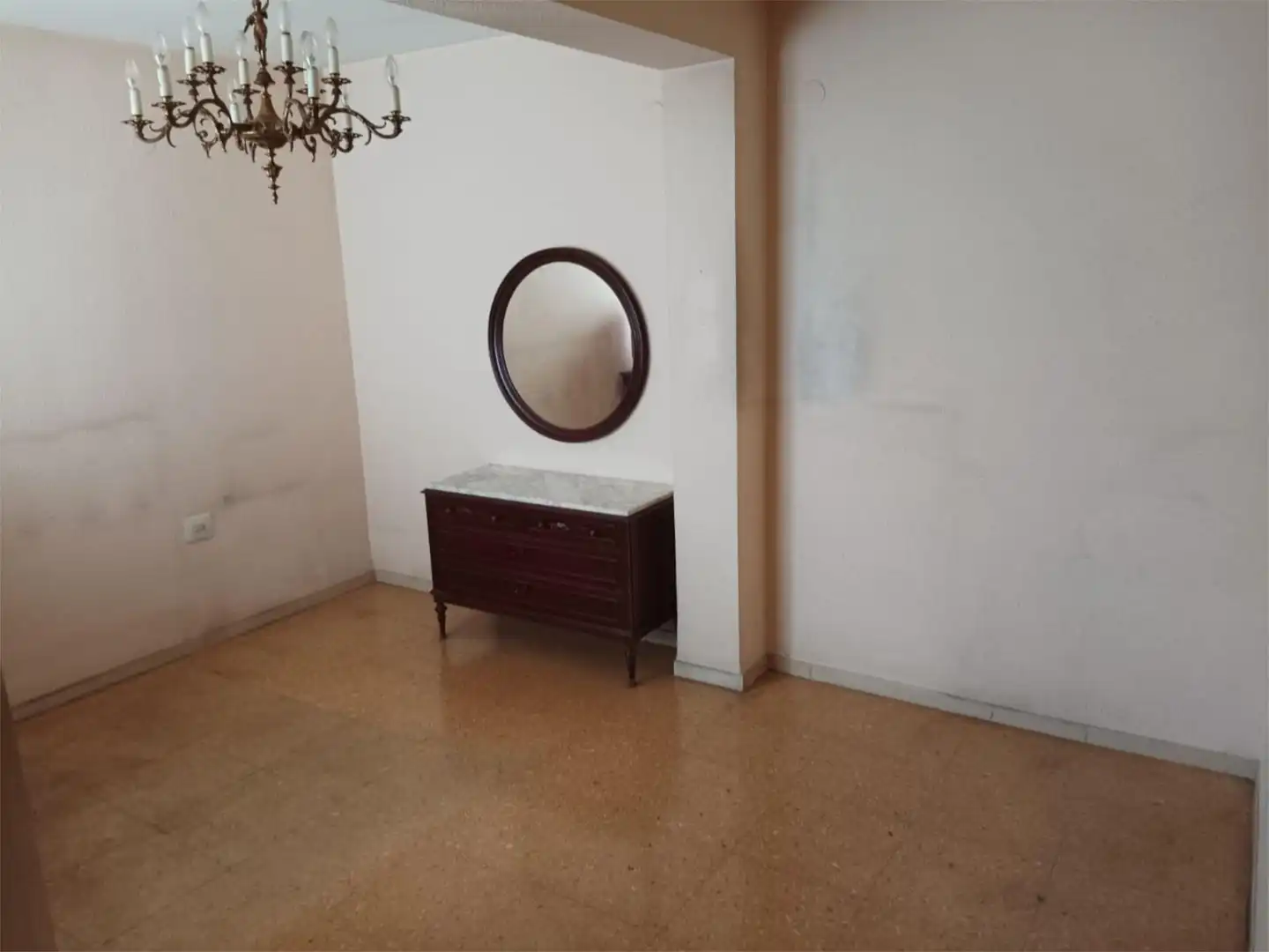 Flat for sale in  Valencia Capital  with Air Conditioner and Terrace