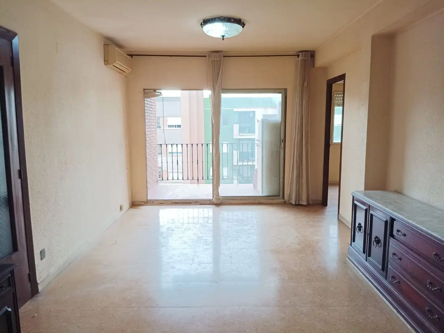 Living room of Flat for sale in  Valencia Capital  with Air Conditioner and Terrace