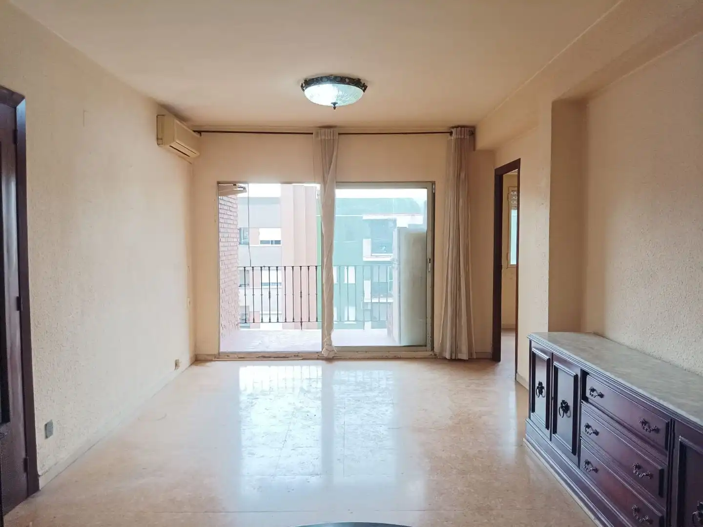 Living room of Flat for sale in  Valencia Capital  with Air Conditioner and Terrace
